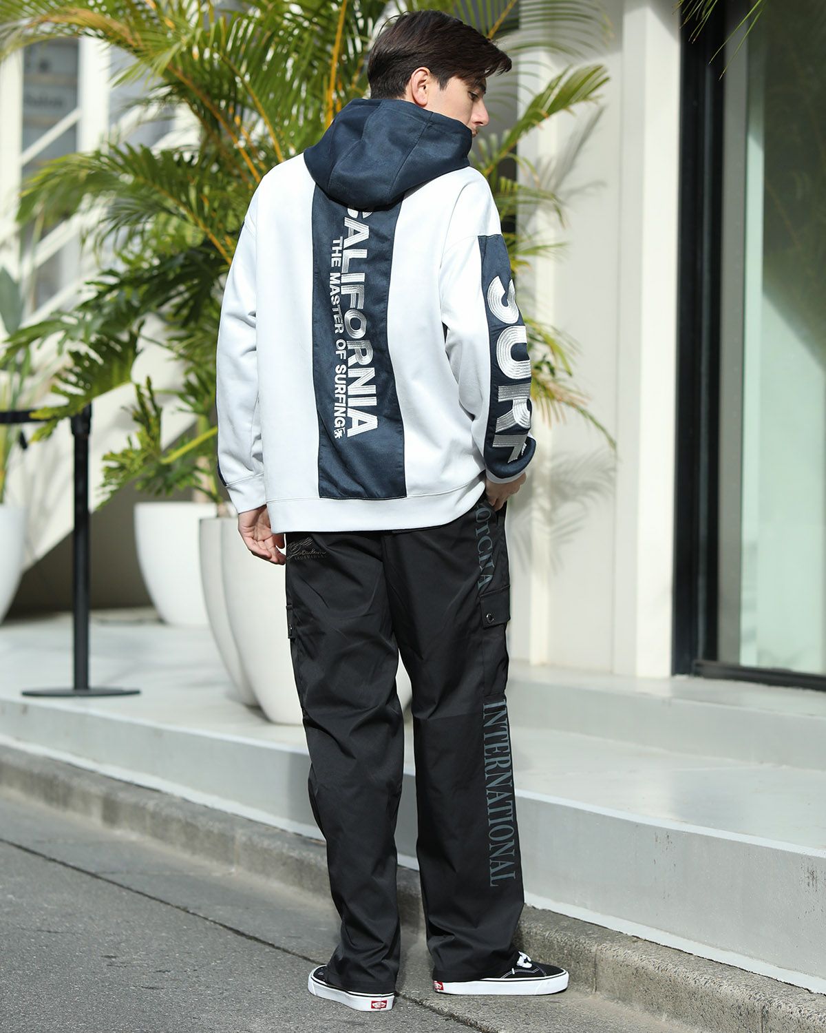 ライトグレー：180cm/70kg(Lサイズ着用)