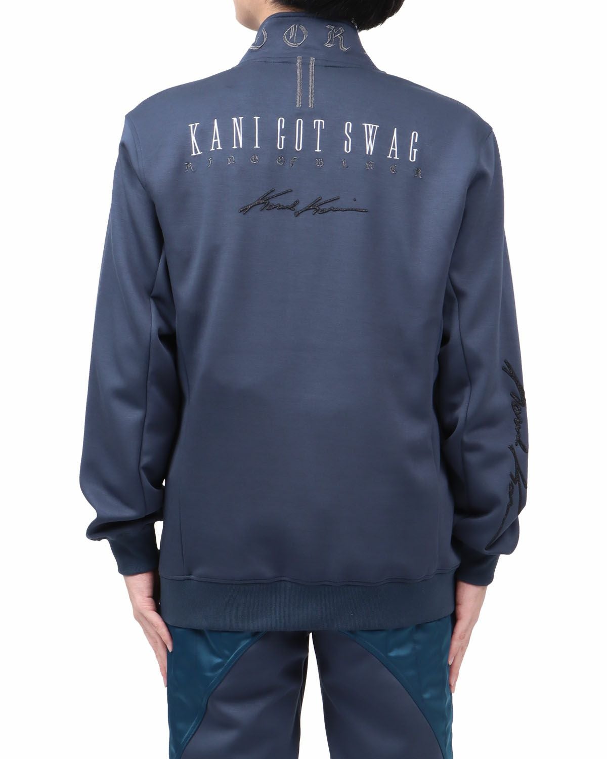 ダークグリーン：173cm63kg(Lサイズ着用)