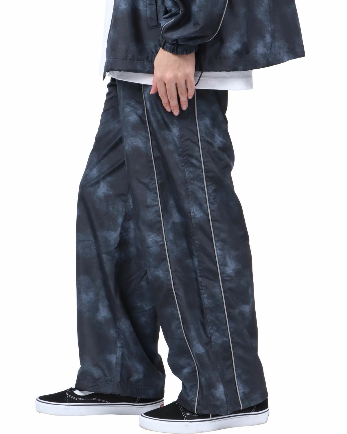 ブラック：173cm63kg(Mサイズ着用)