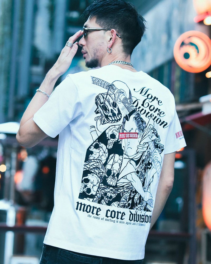 ホワイト:183cm(Lサイズ着用)