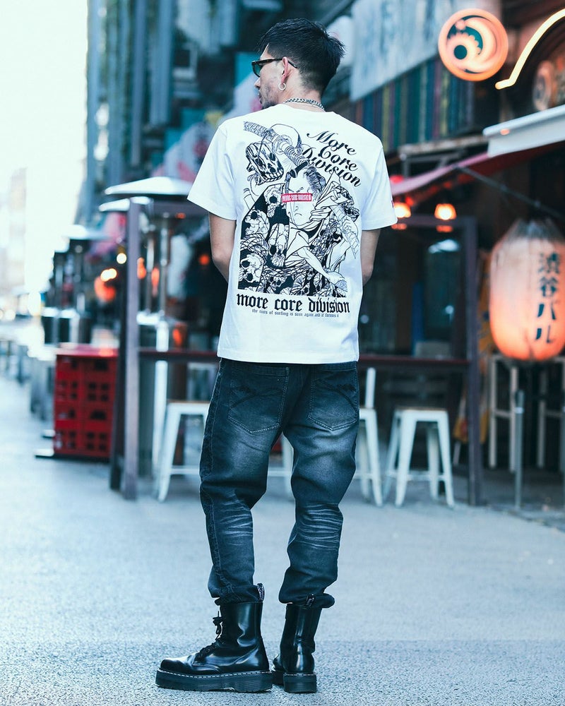 ホワイト:183cm(Lサイズ着用)