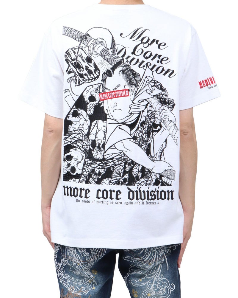 ホワイト：173cm63kg(Lサイズ着用)