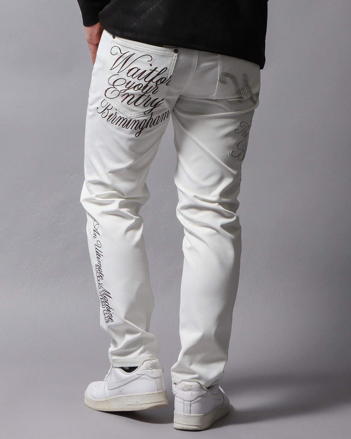 ホワイト:178cm/75kg(Mサイズ着用)