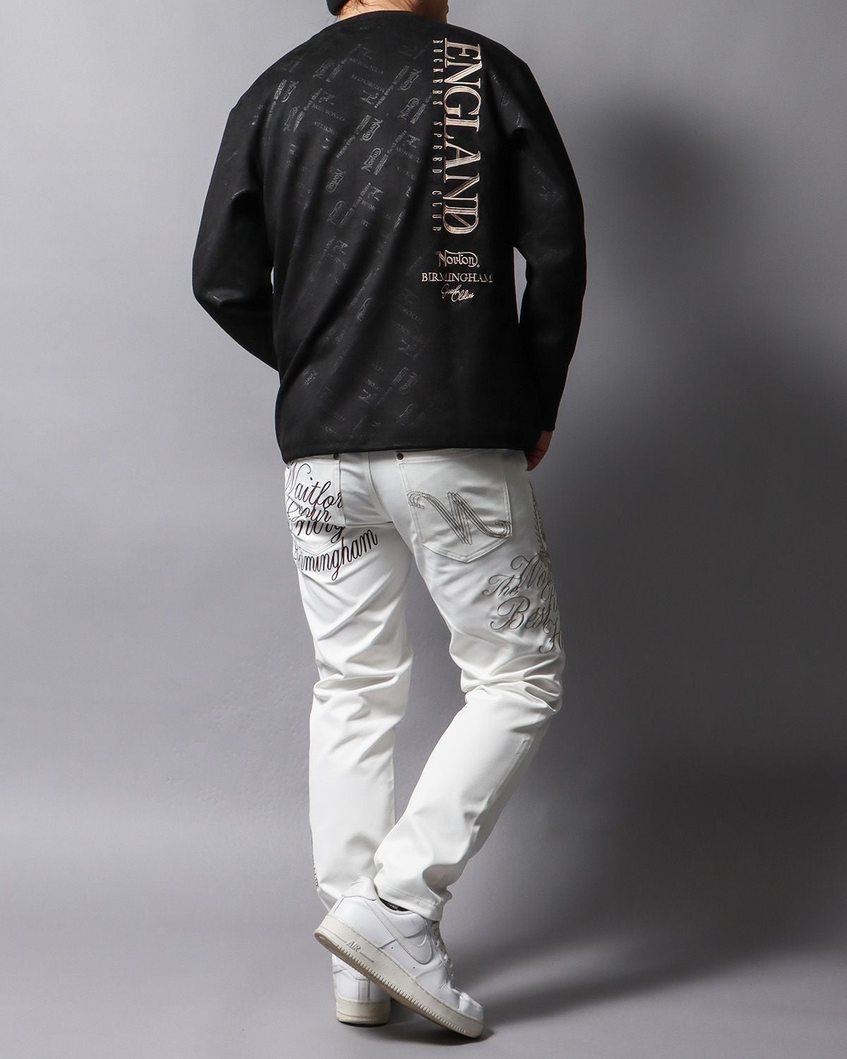 ホワイト:178cm/75kg(Mサイズ着用)