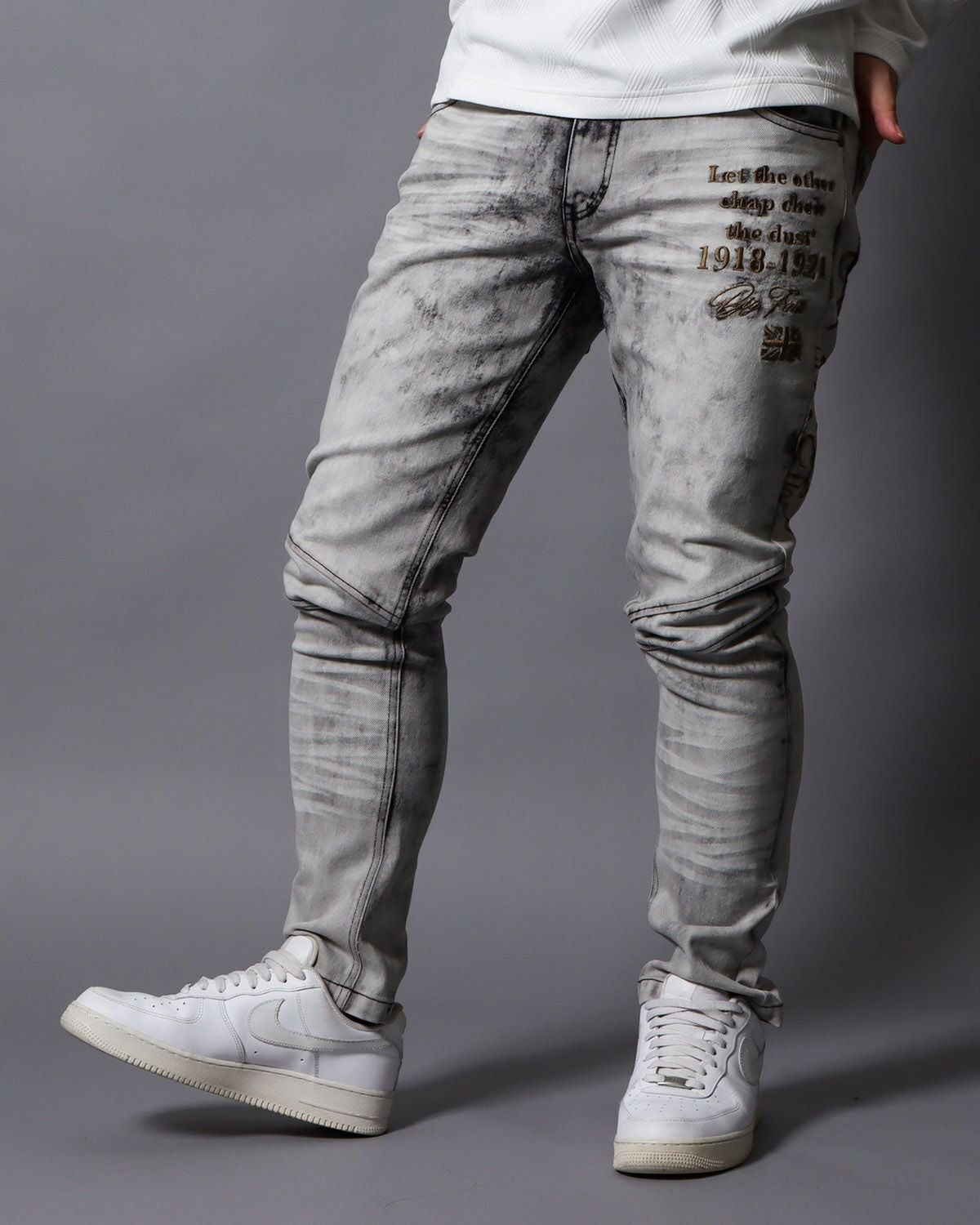 ブラック:178cm/75kg(Mサイズ着用)