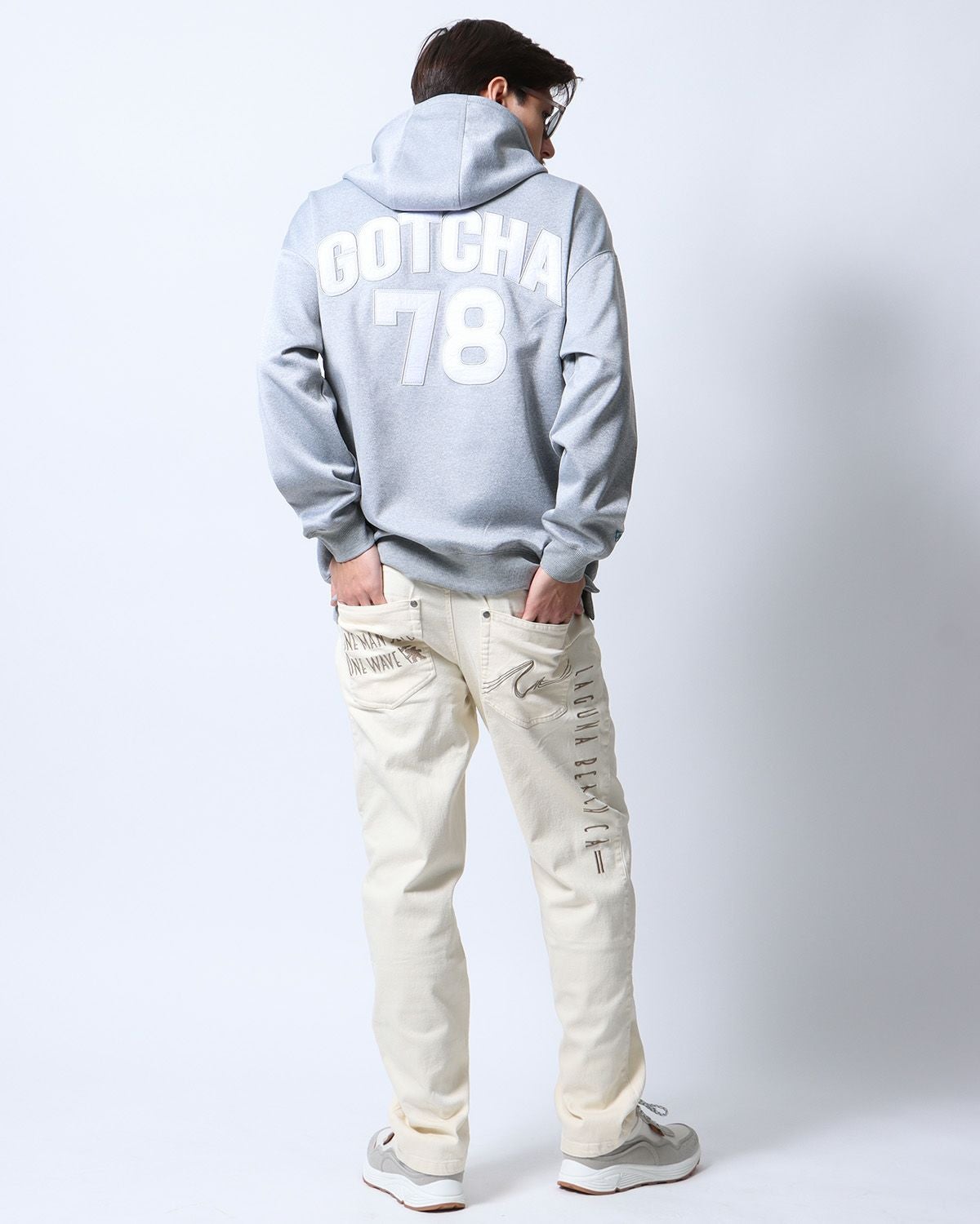 オフホワイト：180cm/70kg(Lサイズ着用)