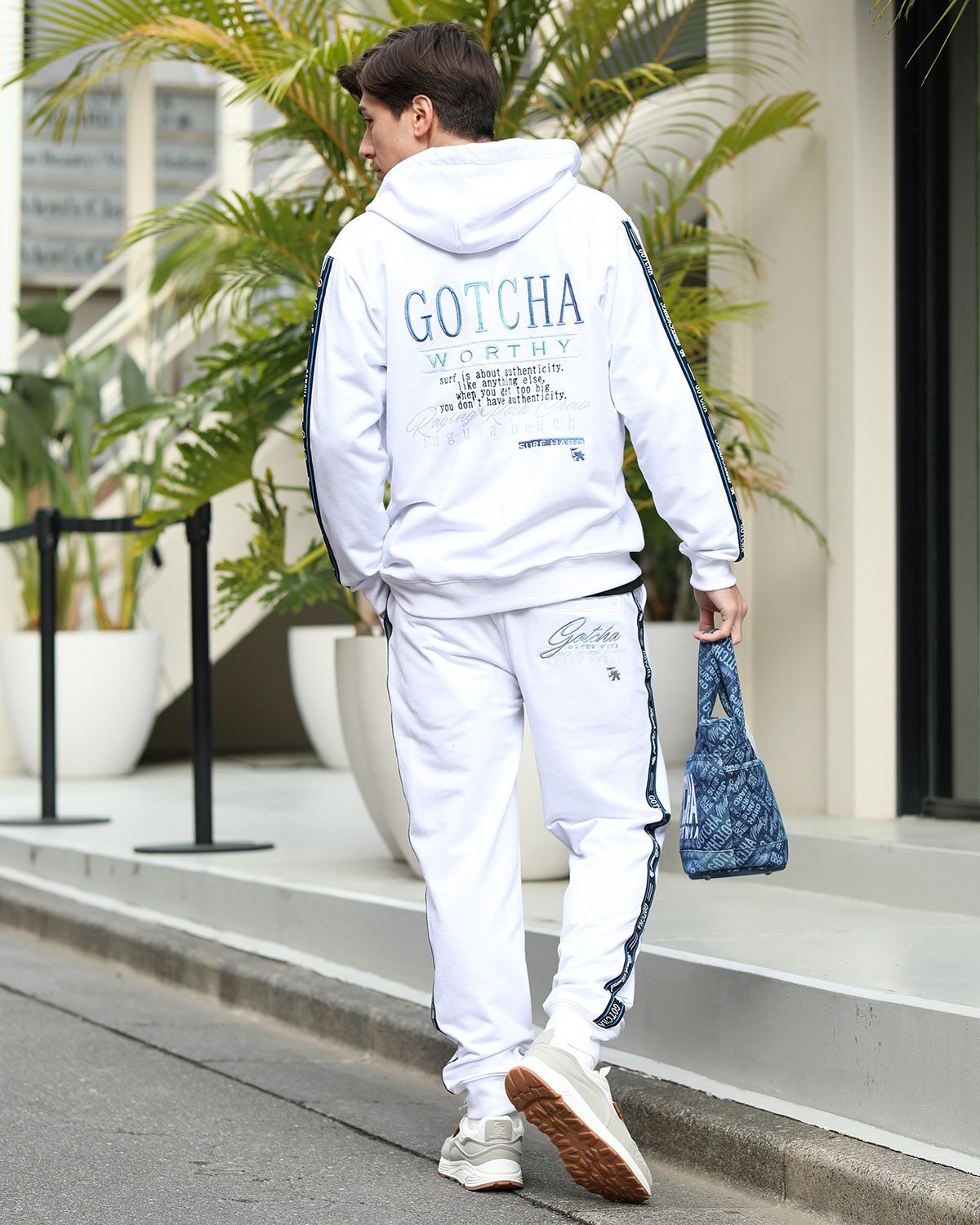 ホワイト：180cm/70kg(Lサイズ着用)