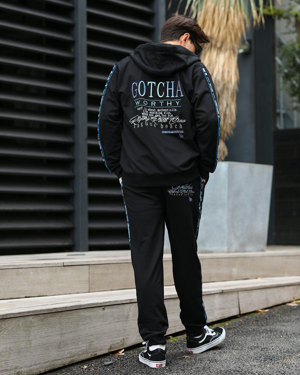 GOTCHA] ブルーグラデ ロゴライン セットアップ ジップパーカー | PEET
