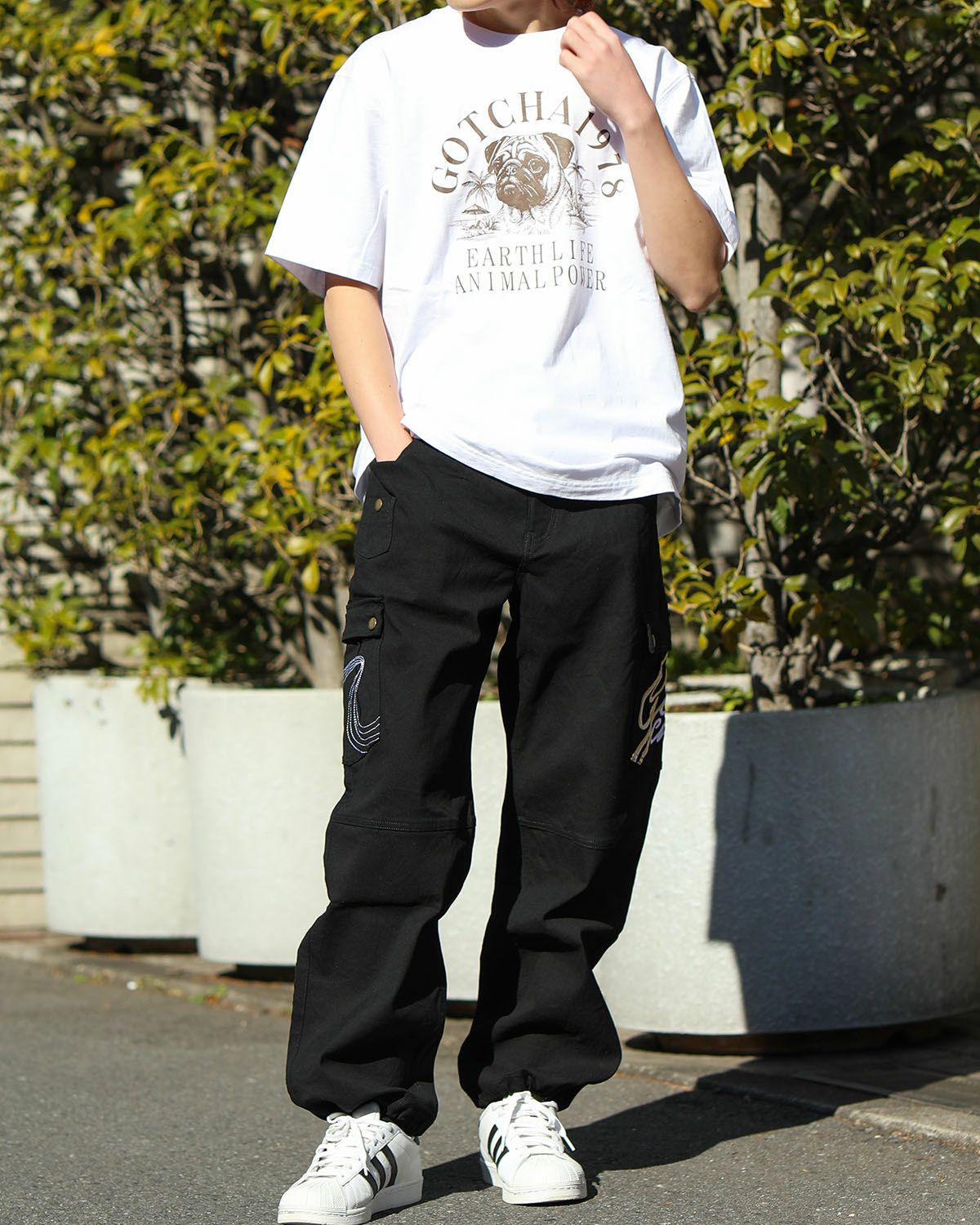 ホワイト×パグ：168cm/56kg(XXLサイズ着用）