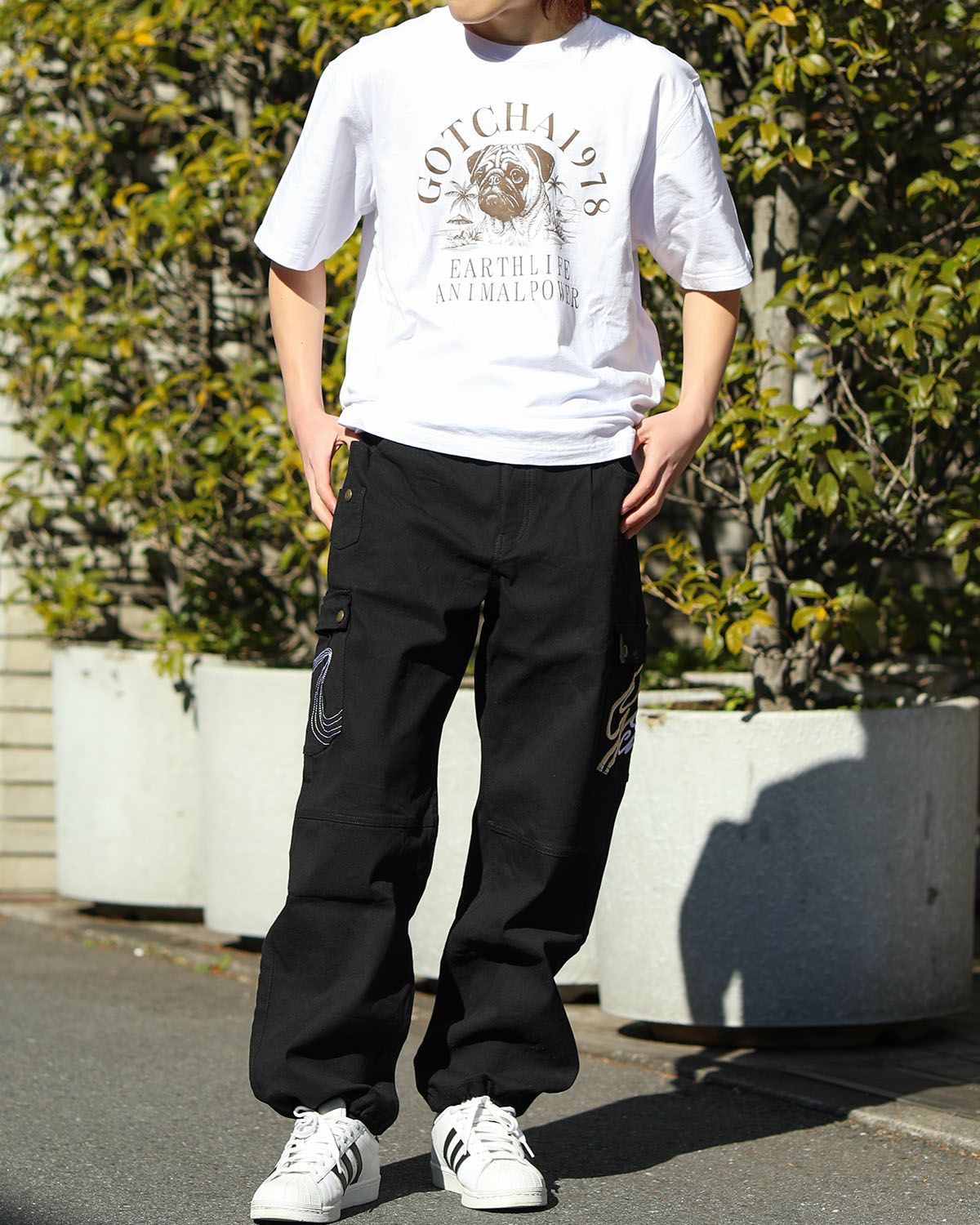 ホワイト×パグ：168cm/56kg(XXLサイズ着用）