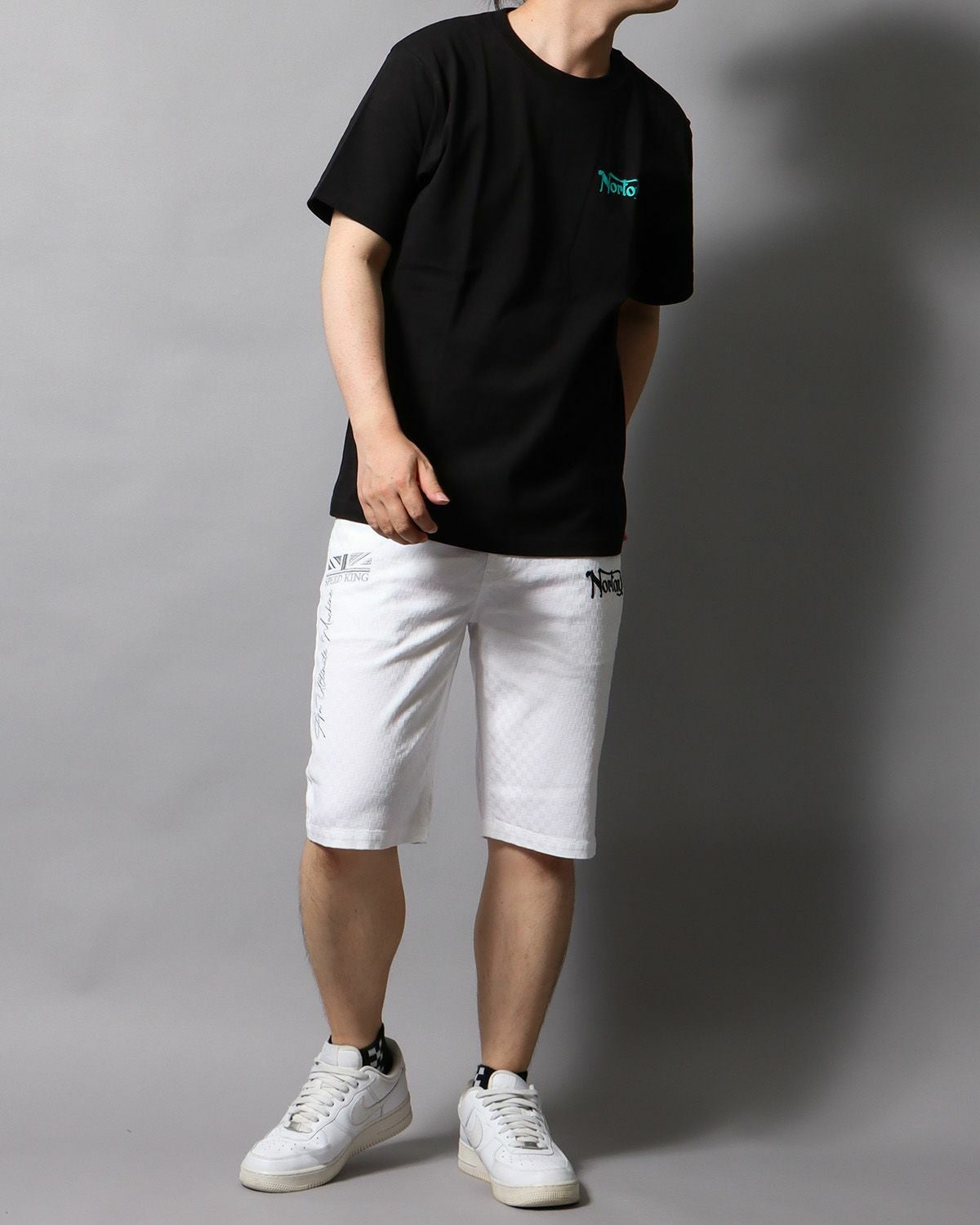 ホワイト：178cm/75kg(Lサイズ着用)