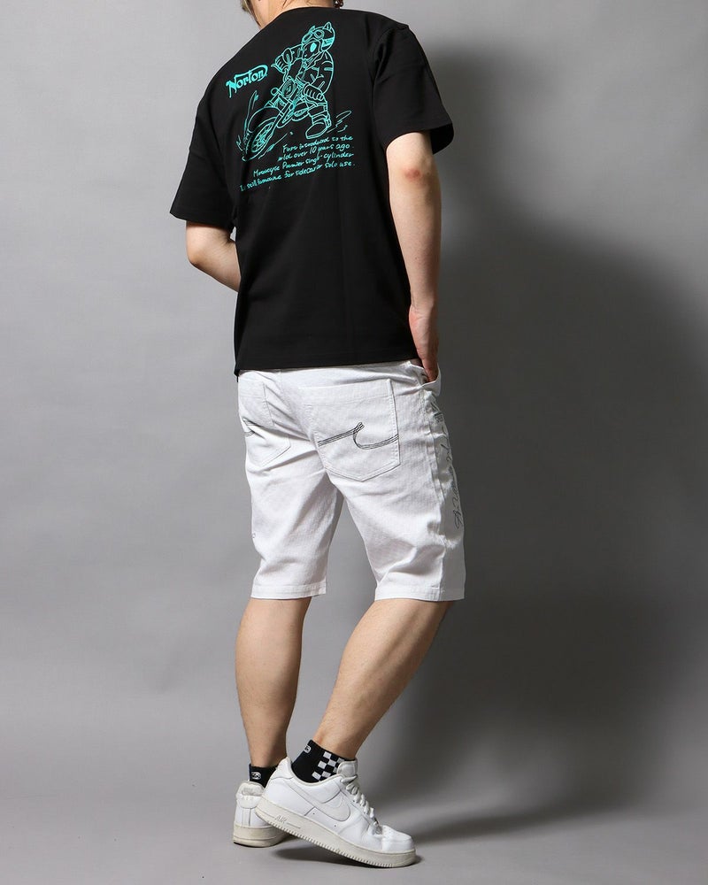 ホワイト：178cm/75kg(Lサイズ着用)