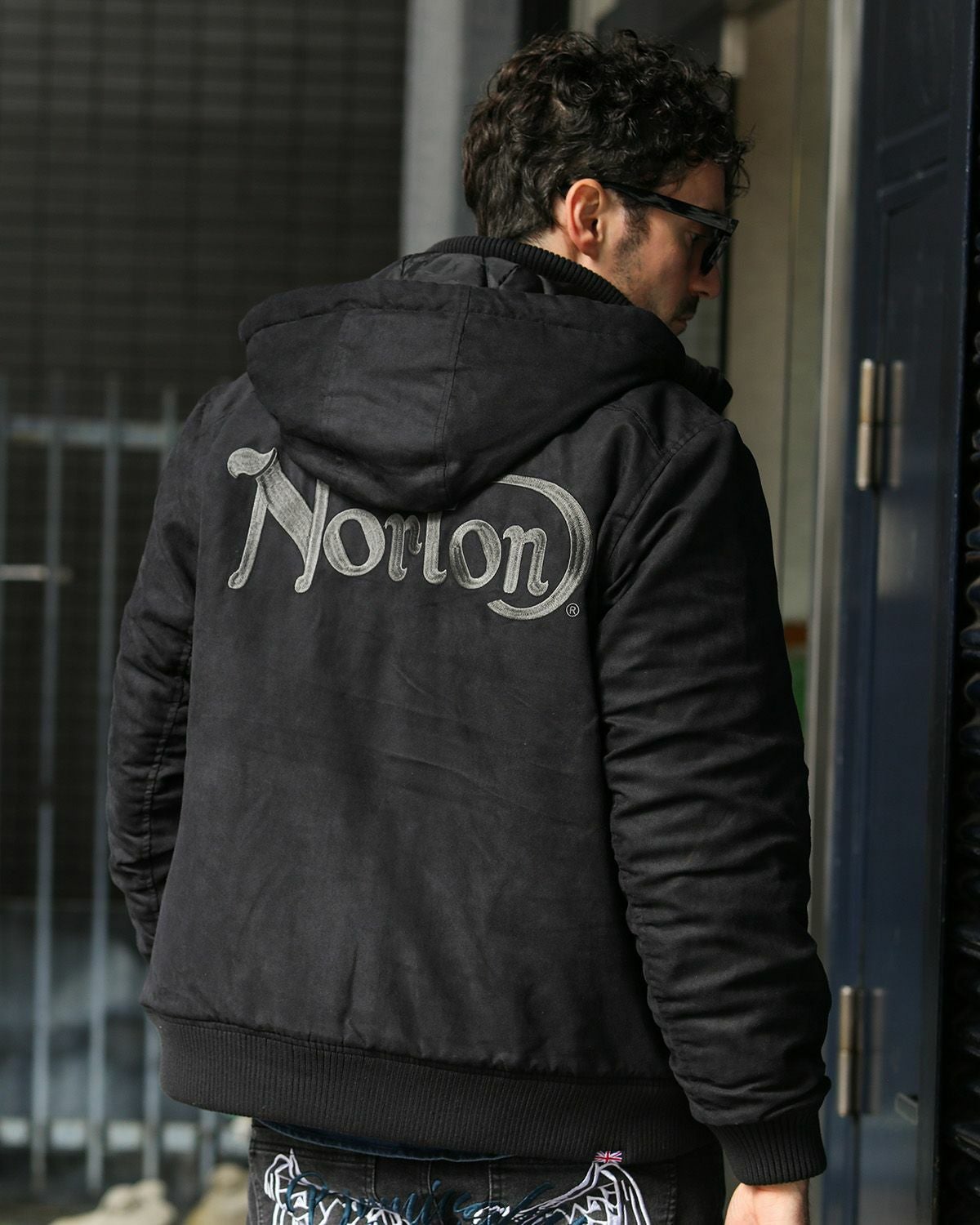 ブラック:186cm(Lサイズ着用)