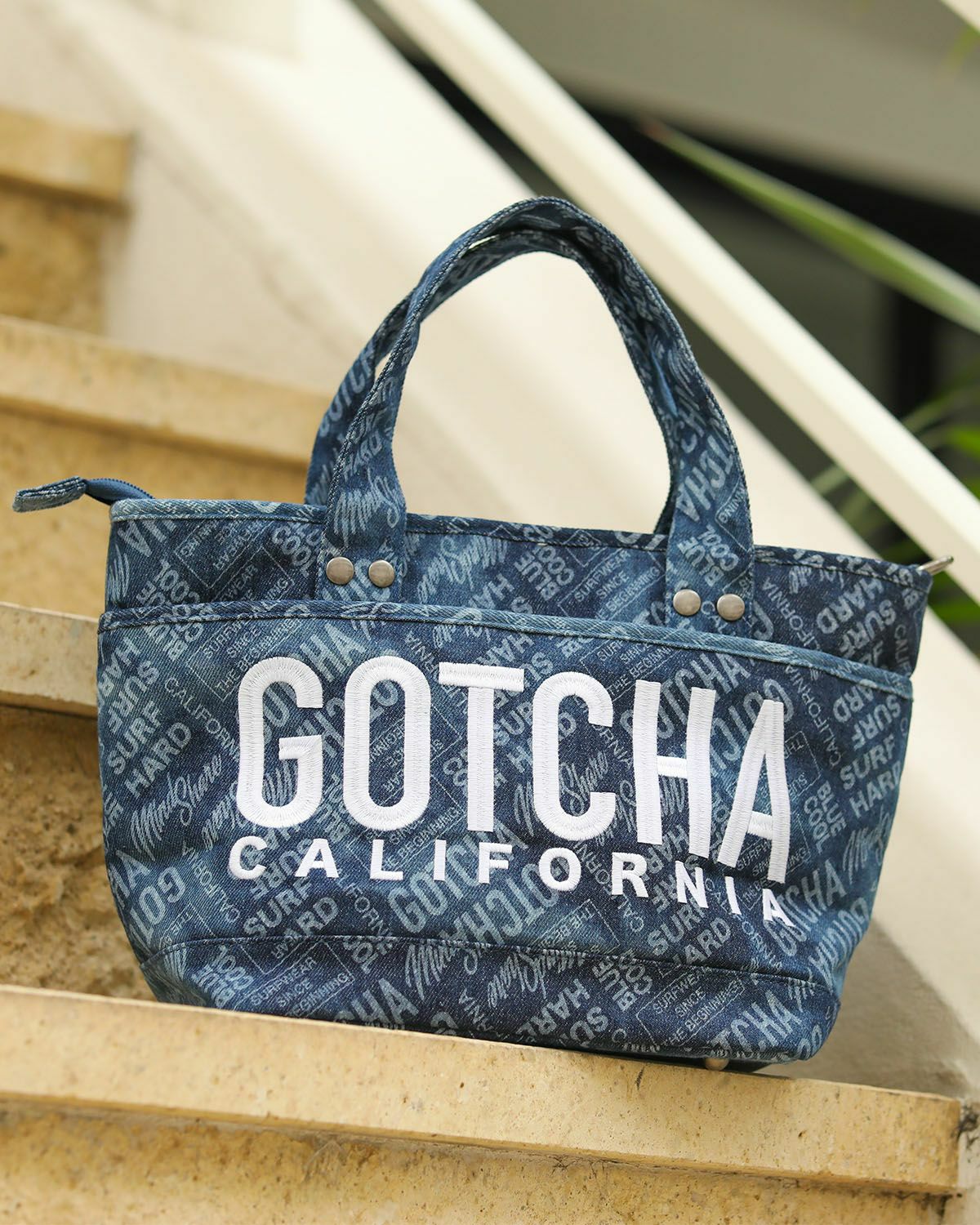 ブルーフォード /シームズ ライク ア ライフタイム アゴー(サイン/番号付き) GOTCHA] 撥水 2WAY ロゴ総柄 デニム ミニ トートバッグ | PEET ONLINE