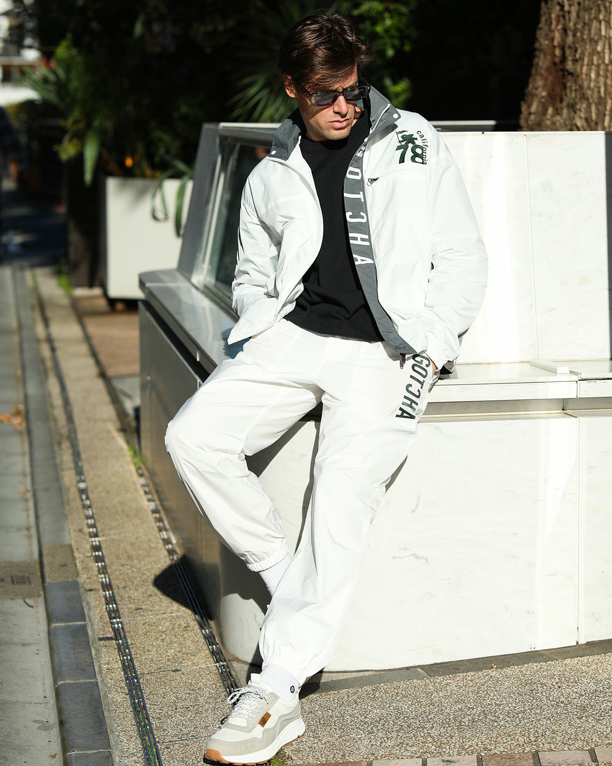 ホワイト：183cm/70kg(Lサイズ着用)