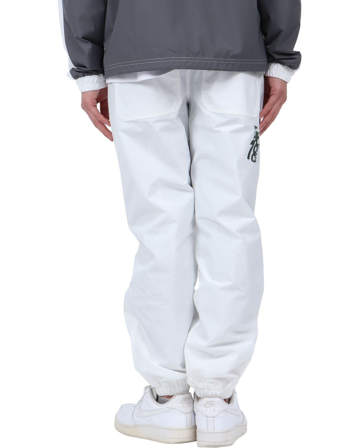 ホワイト：174cm62kg(Lサイズ着用)