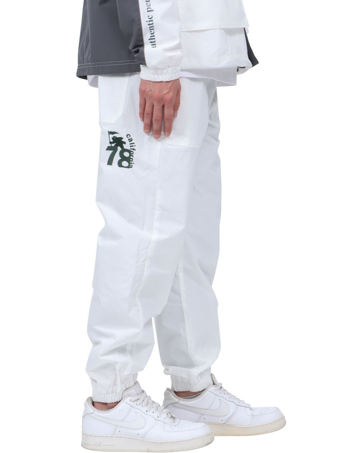 ホワイト：174cm62kg(Lサイズ着用)