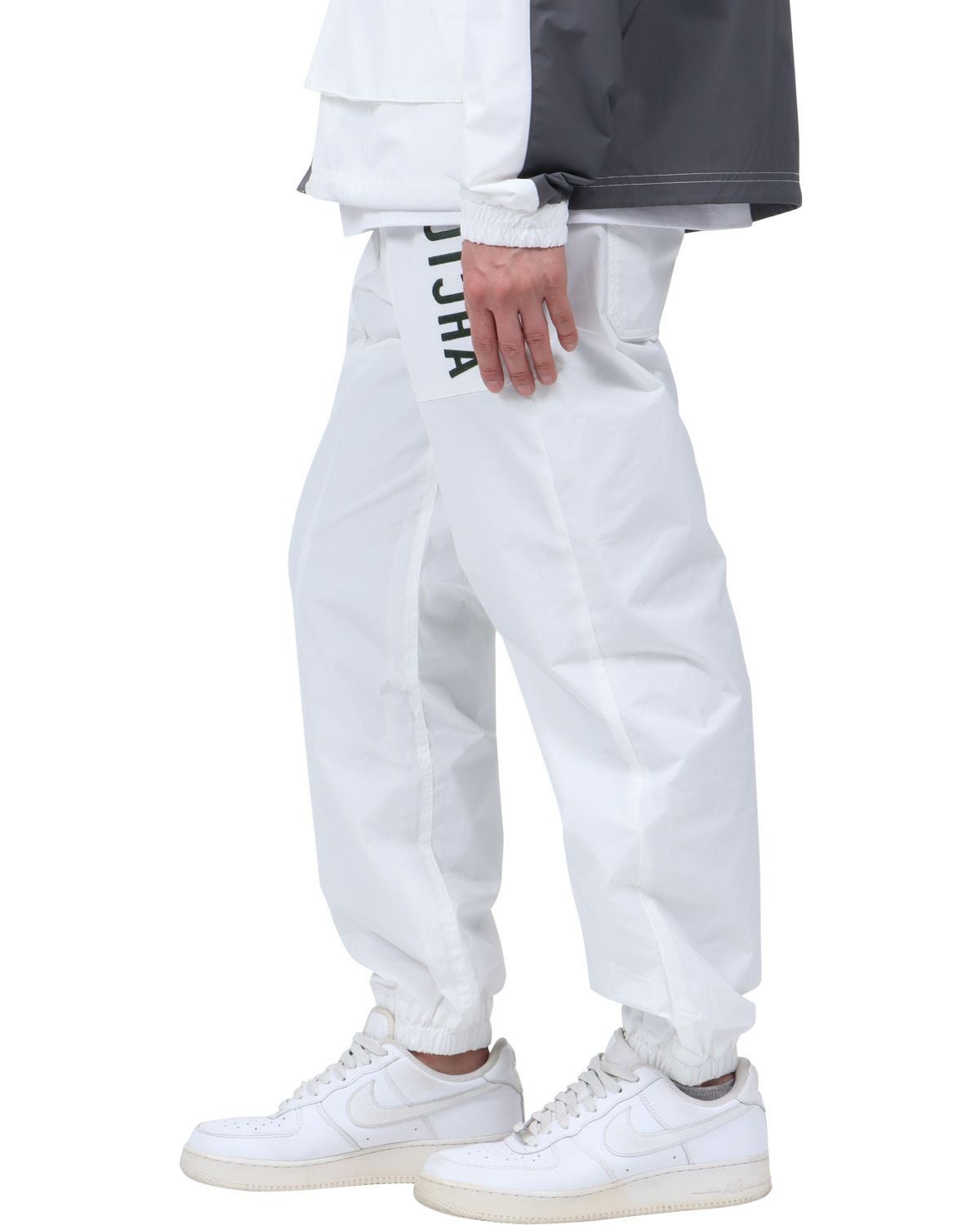 ホワイト：174cm62kg(Lサイズ着用)