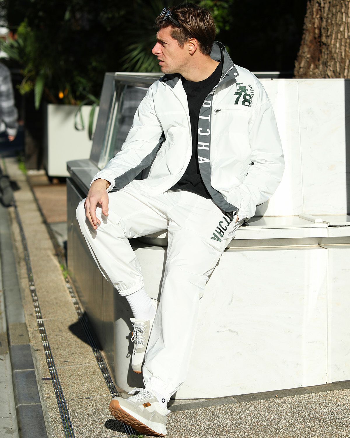 ホワイト：183cm/70kg(Lサイズ着用)