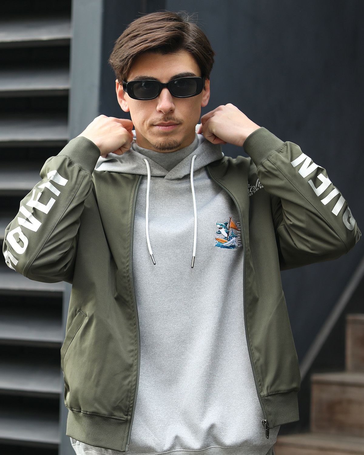 カーキ：180cm/70kg(Lサイズ着用)