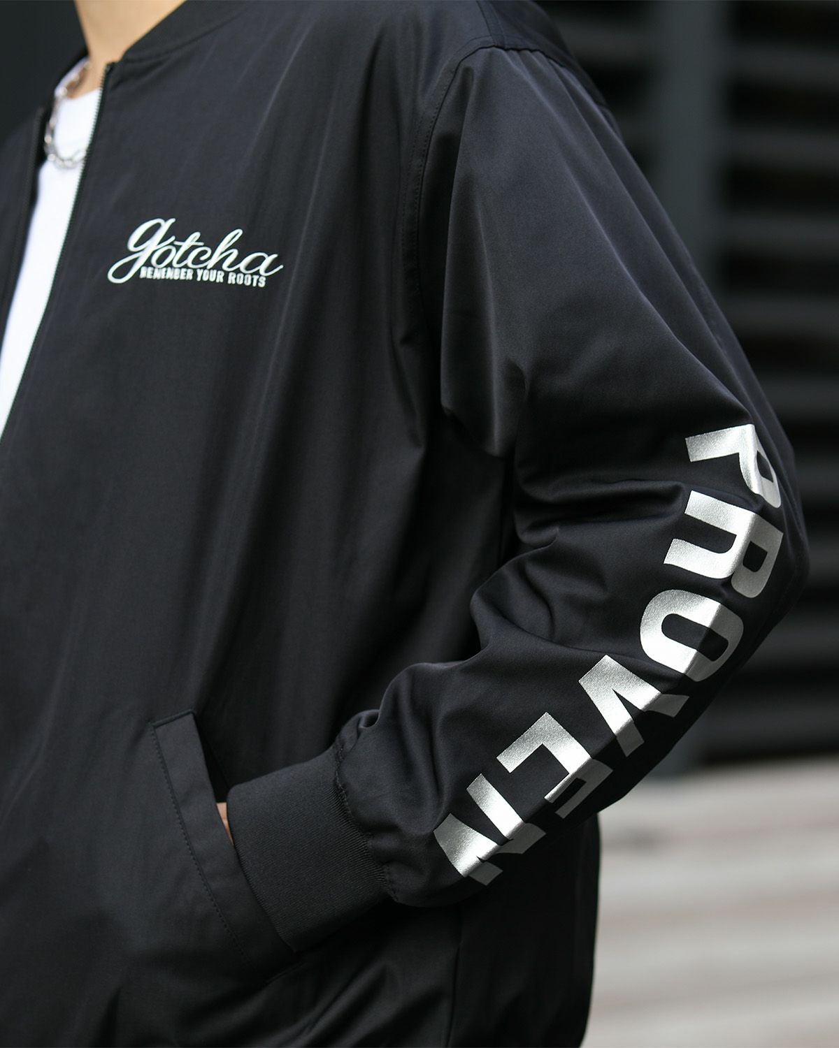 ブラック：180cm/70kg(Lサイズ着用)