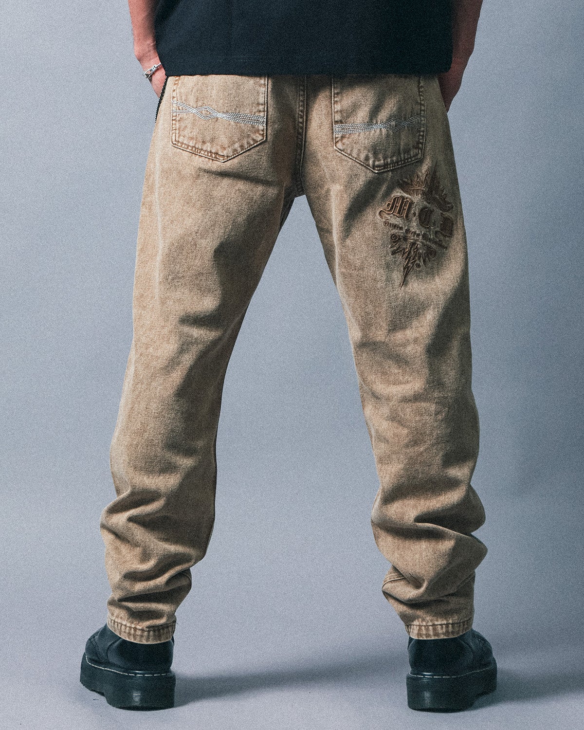 ベージュ：183cm(Lサイズ着用)