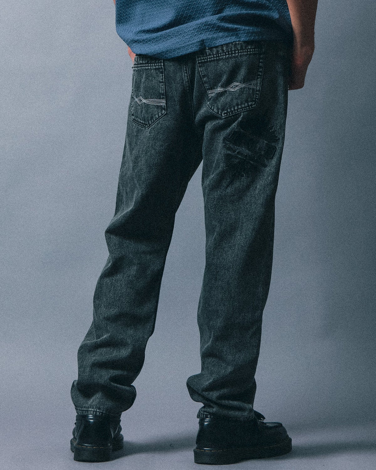 ブラック：183cm(Lサイズ着用)