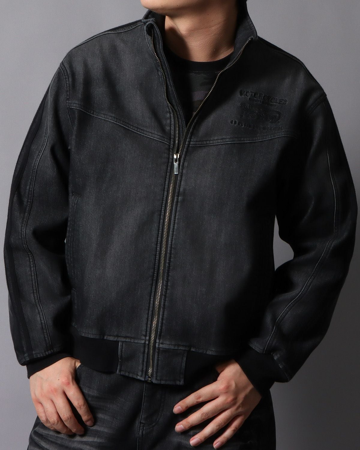 ブラック：178cm/75kg(Lサイズ着用)