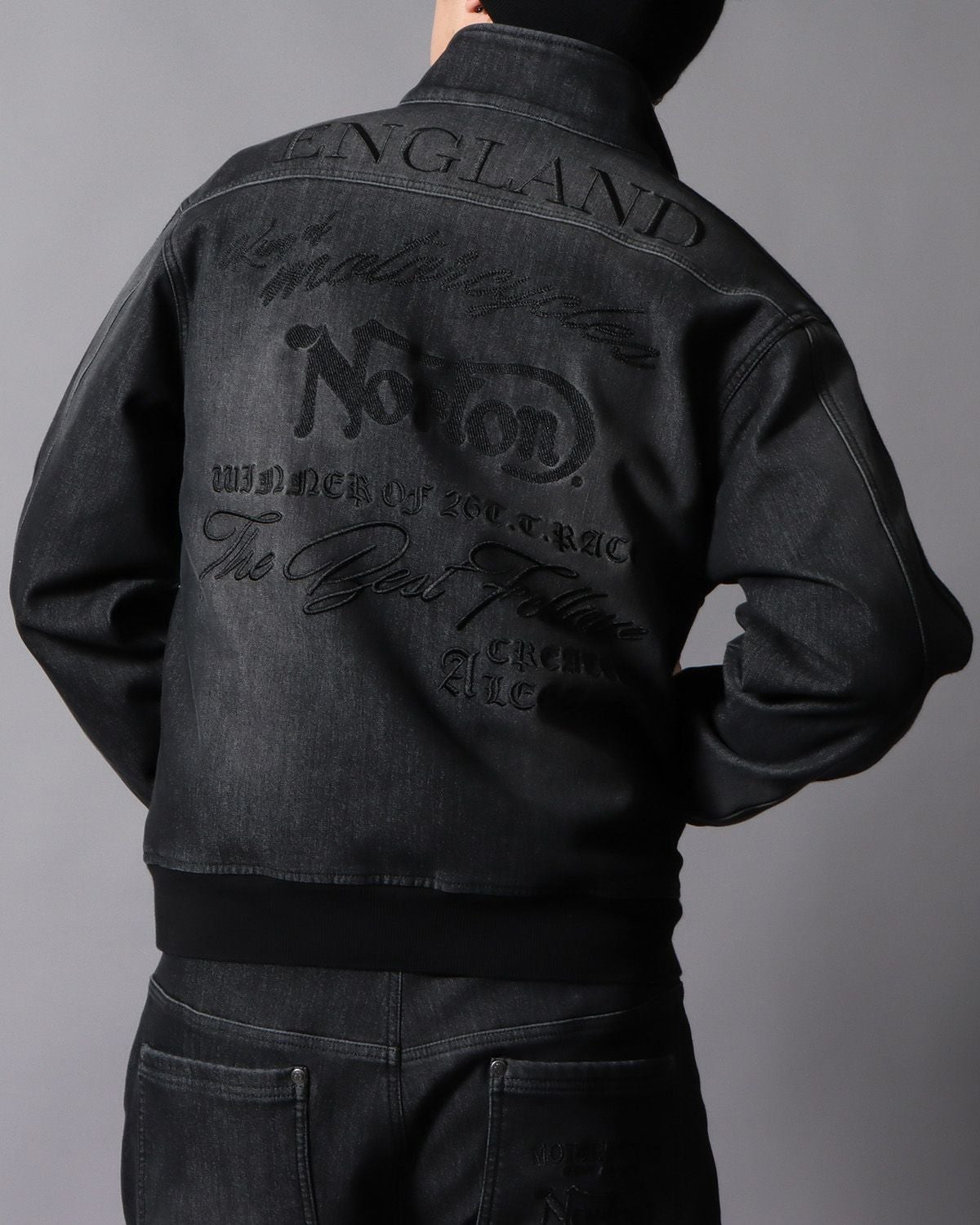 ブラック：178cm/75kg(Lサイズ着用)