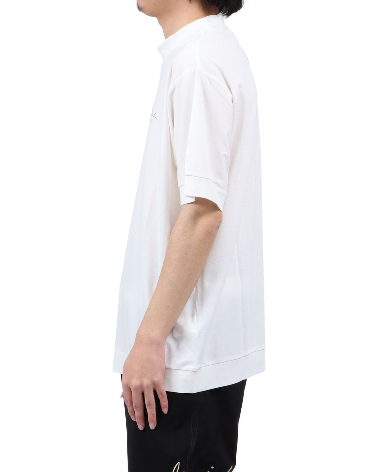 ホワイト：173cm63kg(Lサイズ着用)