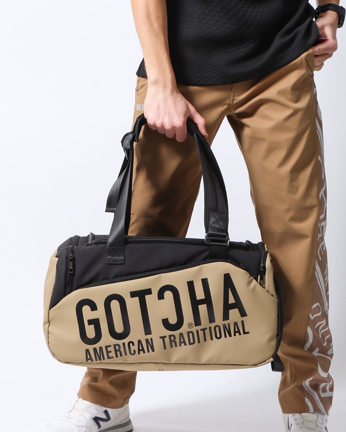 GOTCHA ブラウン スリングバッグ 合成皮革 フロントポケット付き GOTCHA ブラウン スリングバッグ 合成皮革 フロントポケット付き