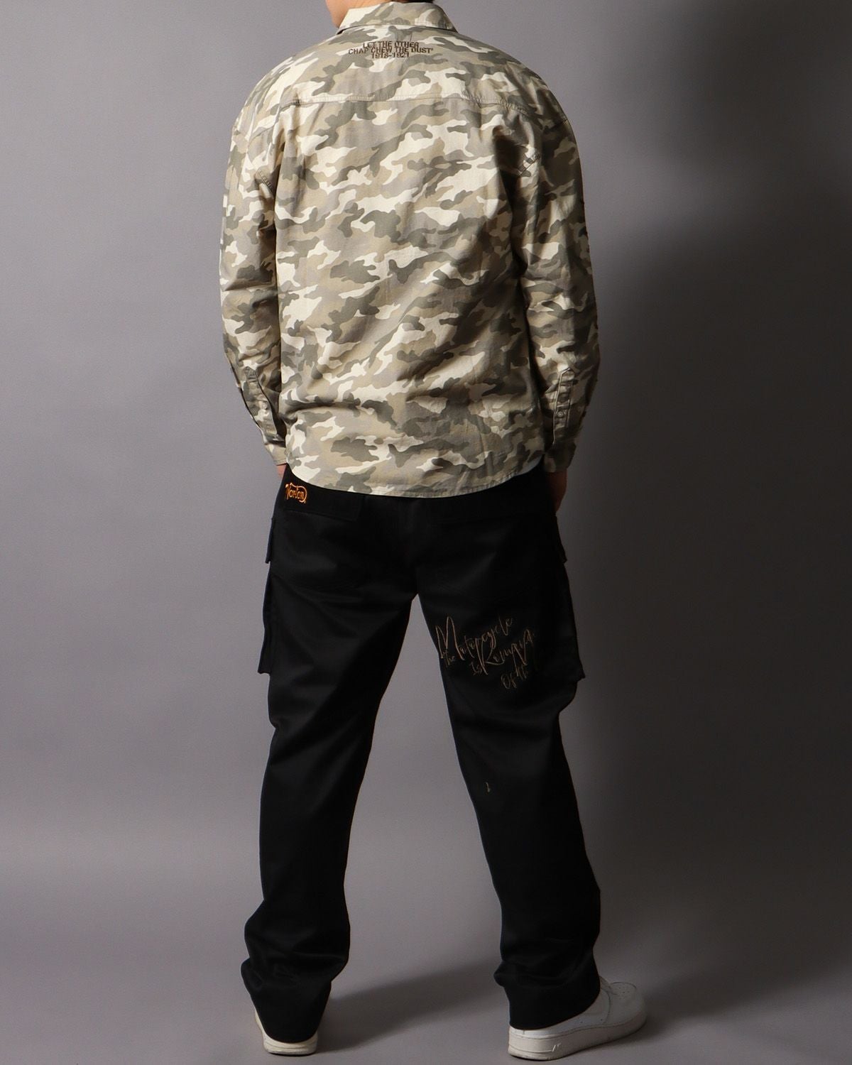 サンドベージュ：178cm/75kg(Lサイズ着用)