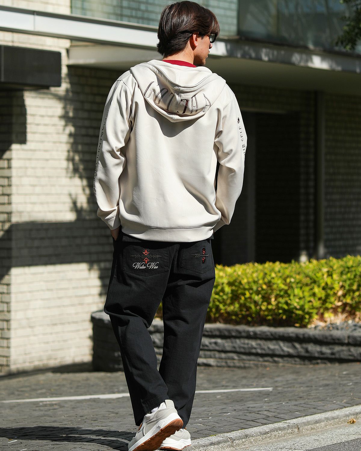 サンドベージュ：180cm/70kg(Lサイズ着用)