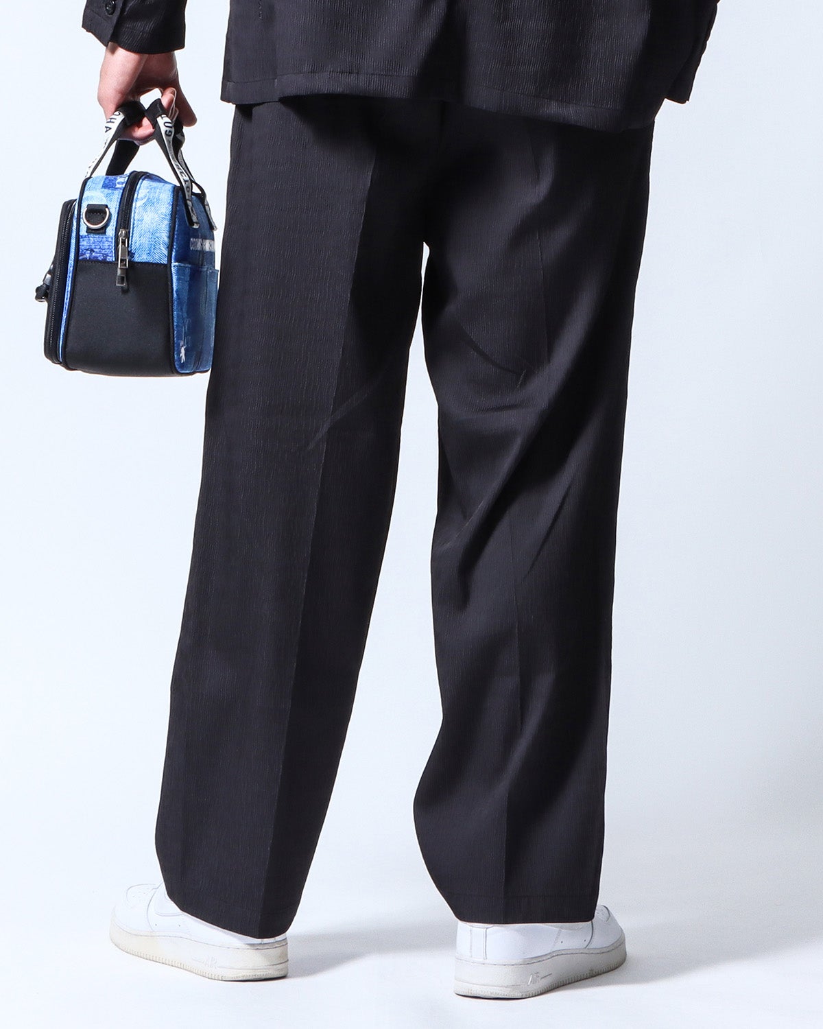 ブラック：180cm/70kg(Lサイズ着用)