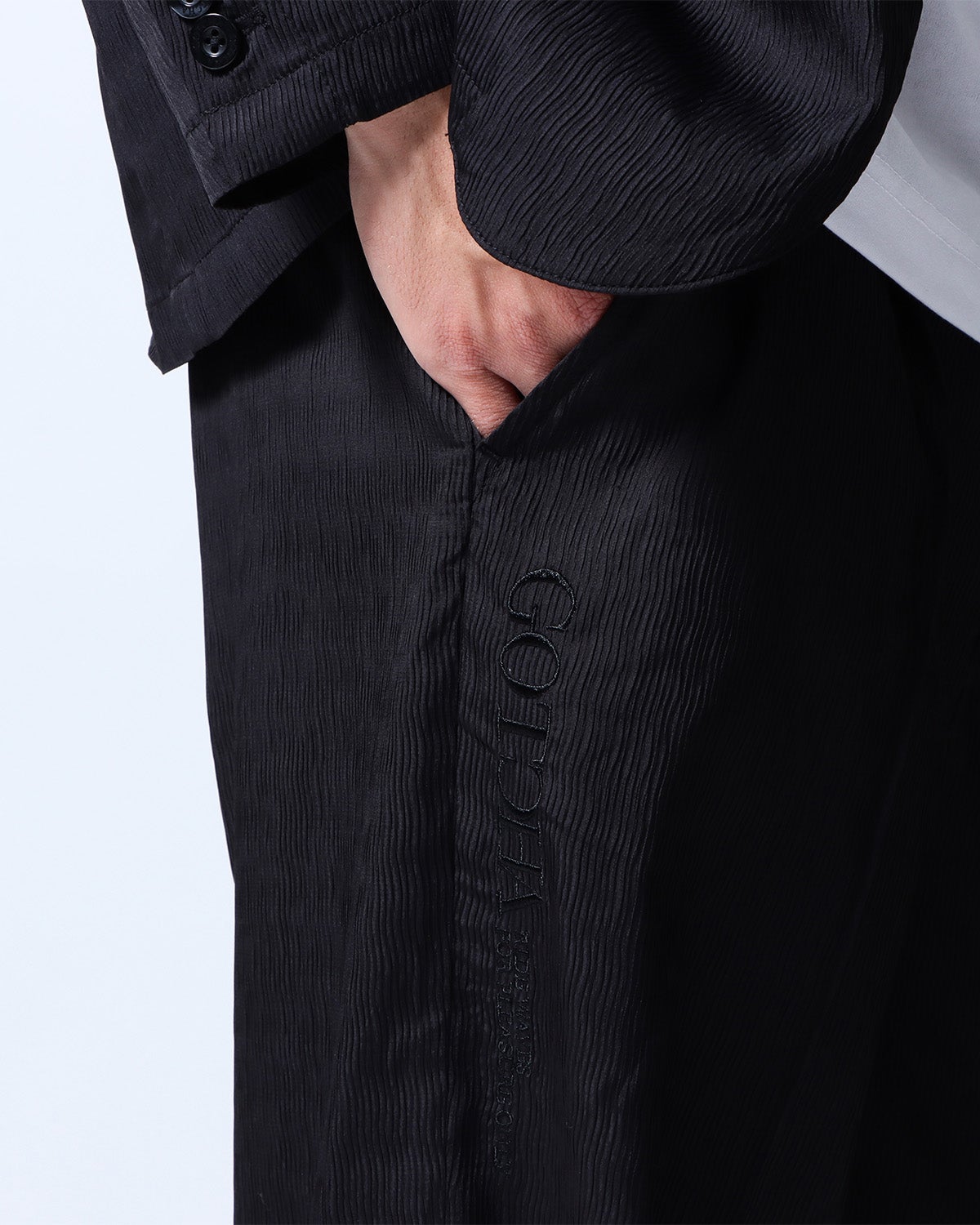 ブラック：180cm/70kg(Lサイズ着用)