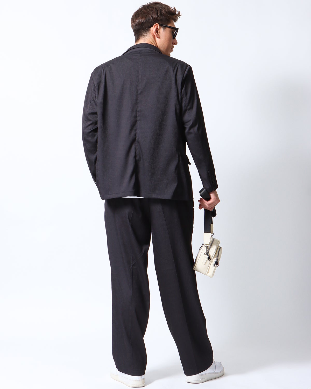 ブラック：180cm/70kg(Lサイズ着用)