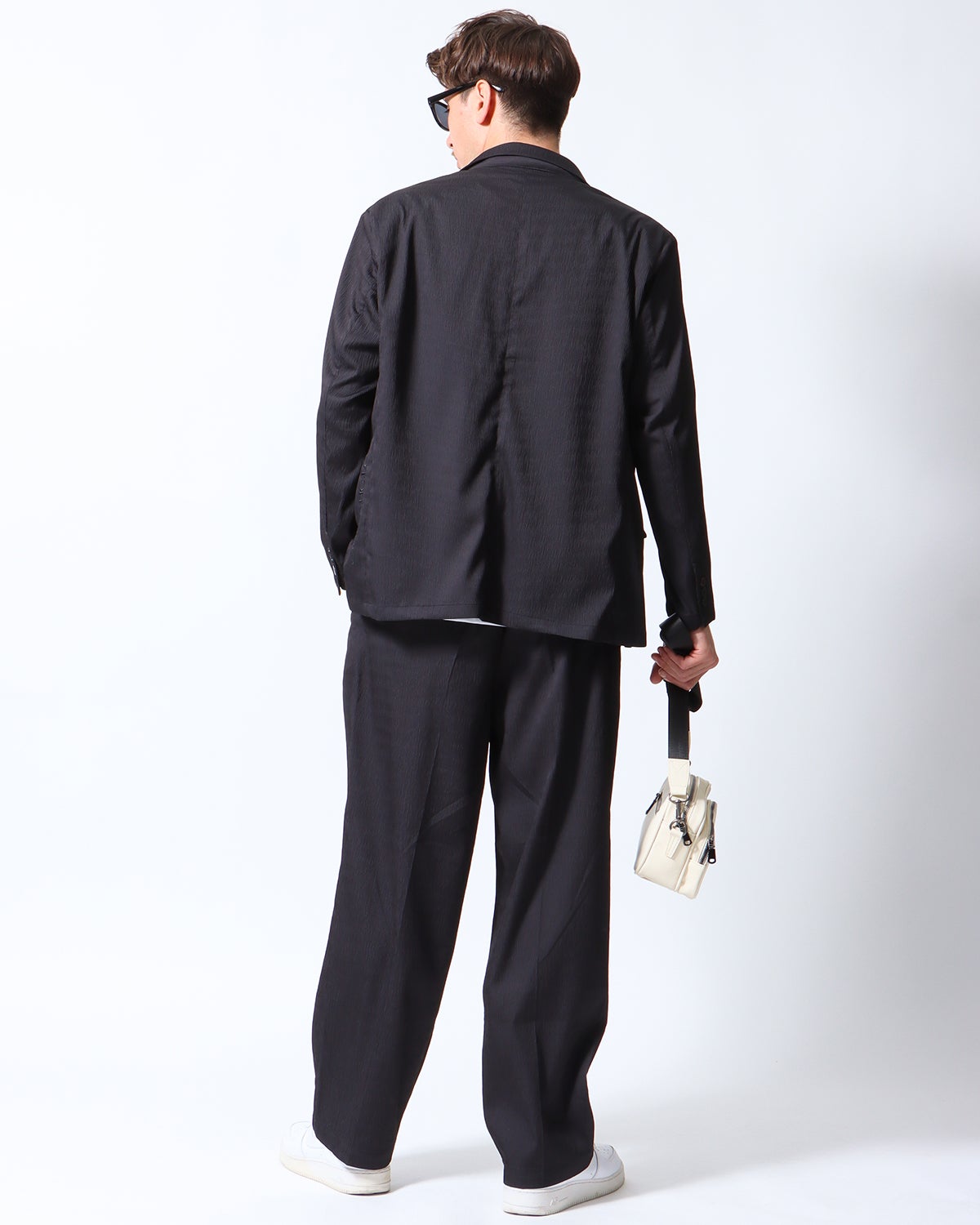 ブラック：180cm/70kg(Lサイズ着用)