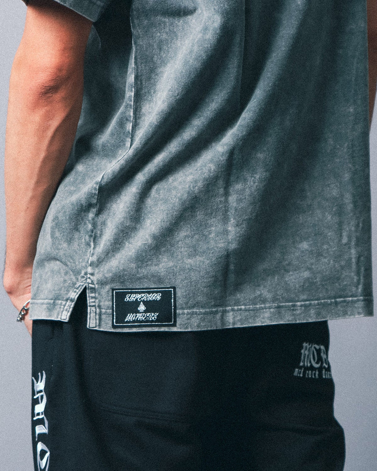 チャコール：183cm(XLサイズ着用)