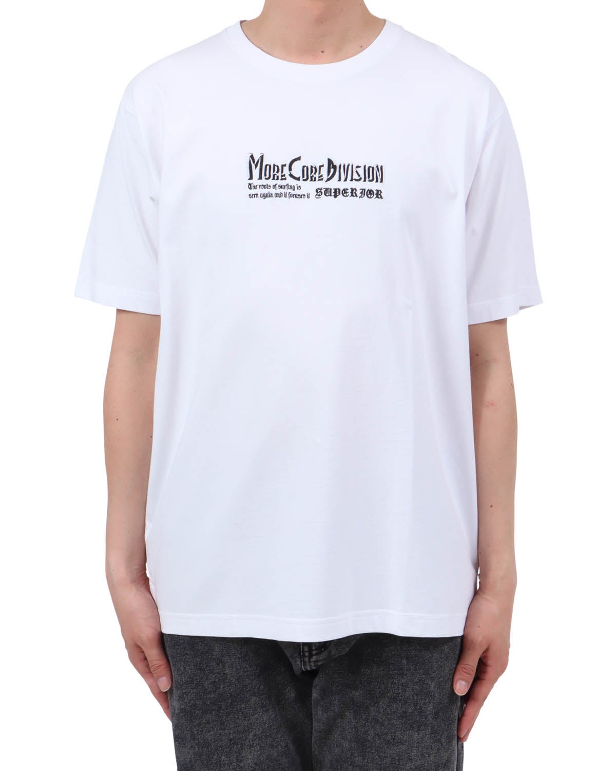 ホワイト：174cm62kg(Lサイズ着用)