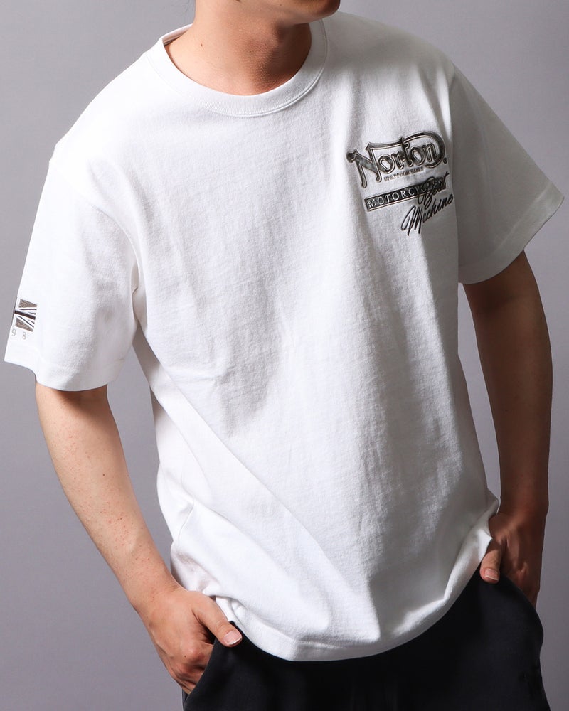 ホワイト：178cm/75kg(Lサイズ着用)