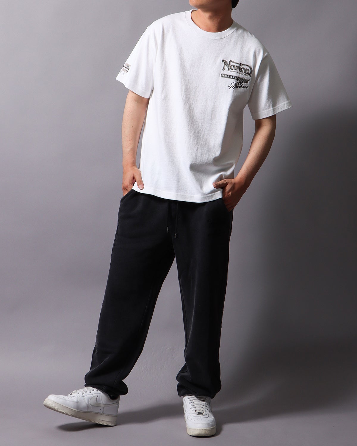 ホワイト：178cm/75kg(Lサイズ着用)