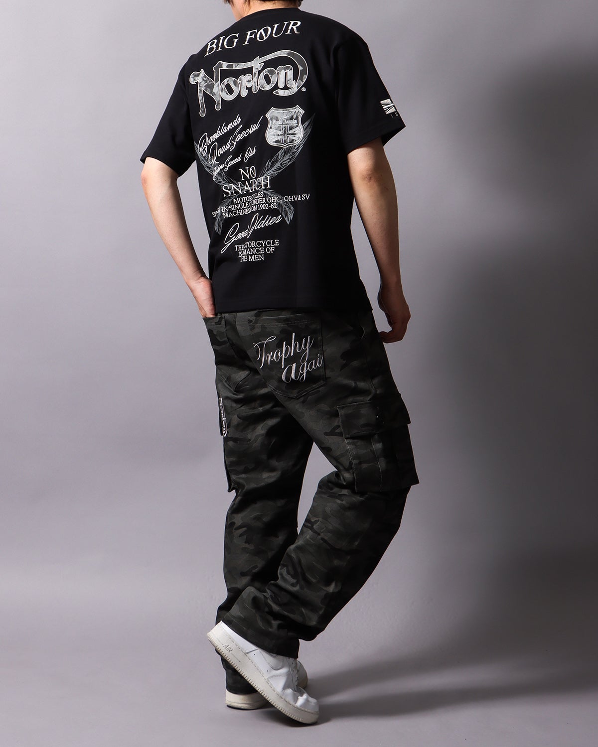 ブラック：178cm/75kg(Lサイズ着用)