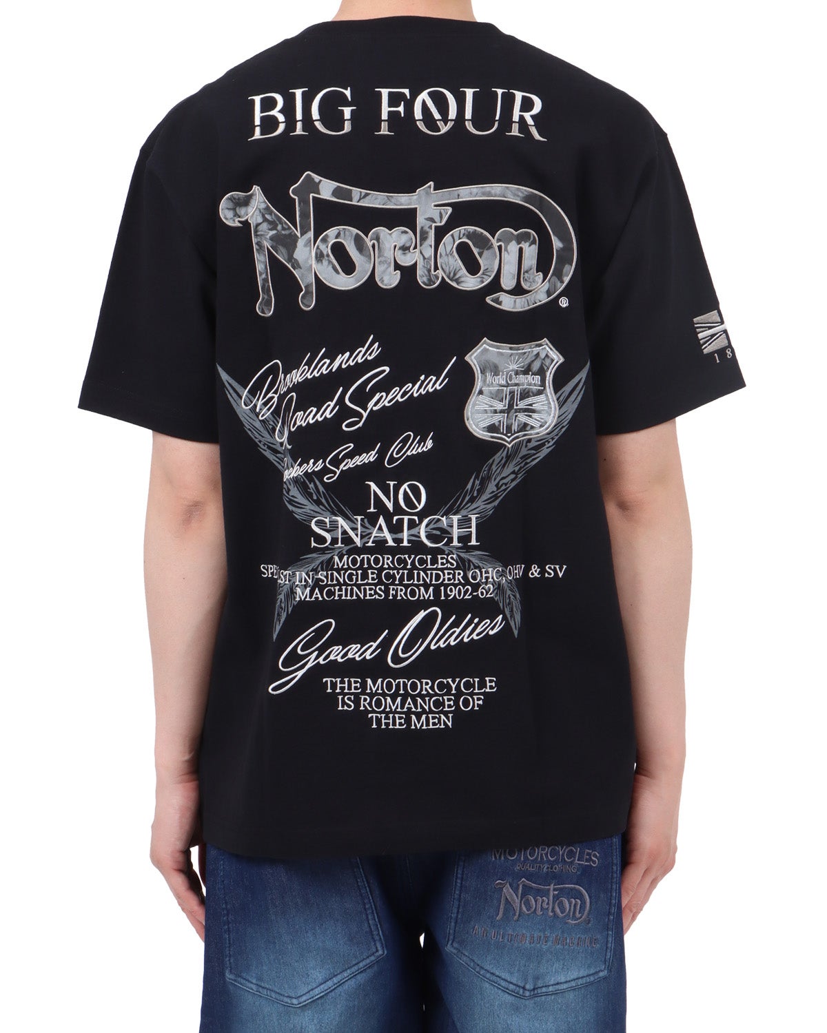 ブラック：174cm62kg(Lサイズ着用)