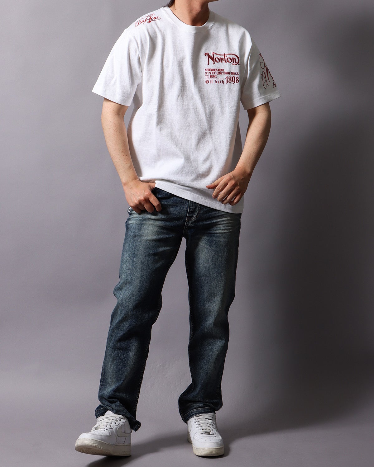 ホワイト：178cm/75kg(Lサイズ着用)