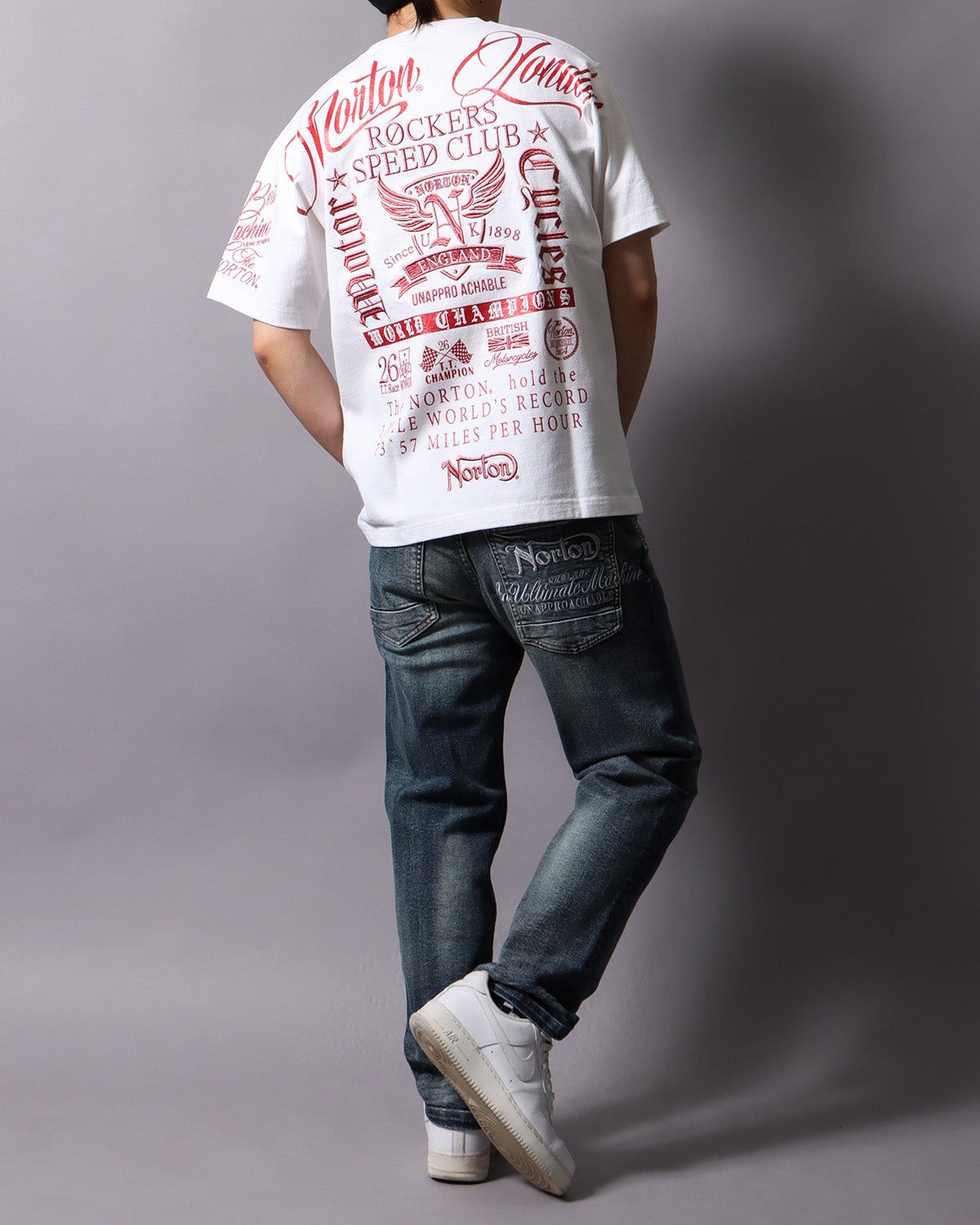 ホワイト：178cm/75kg(Lサイズ着用)