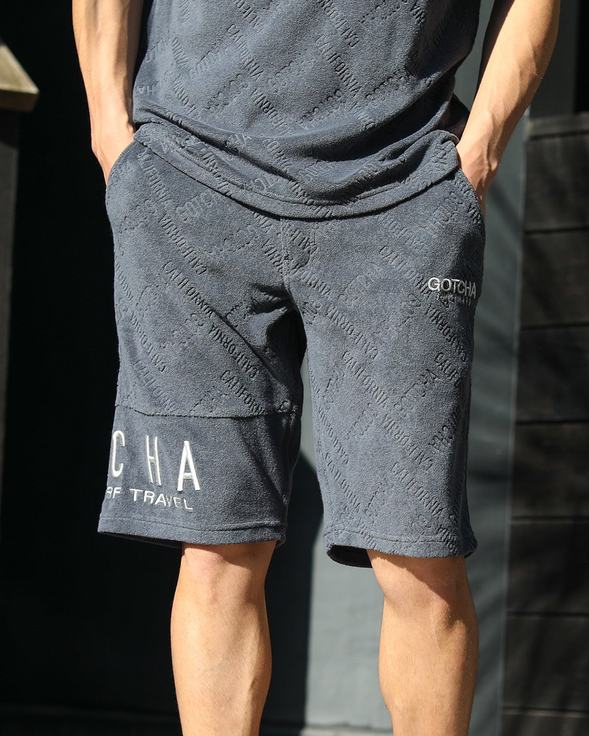 チャコール：180cm/70kg(Lサイズ着用)