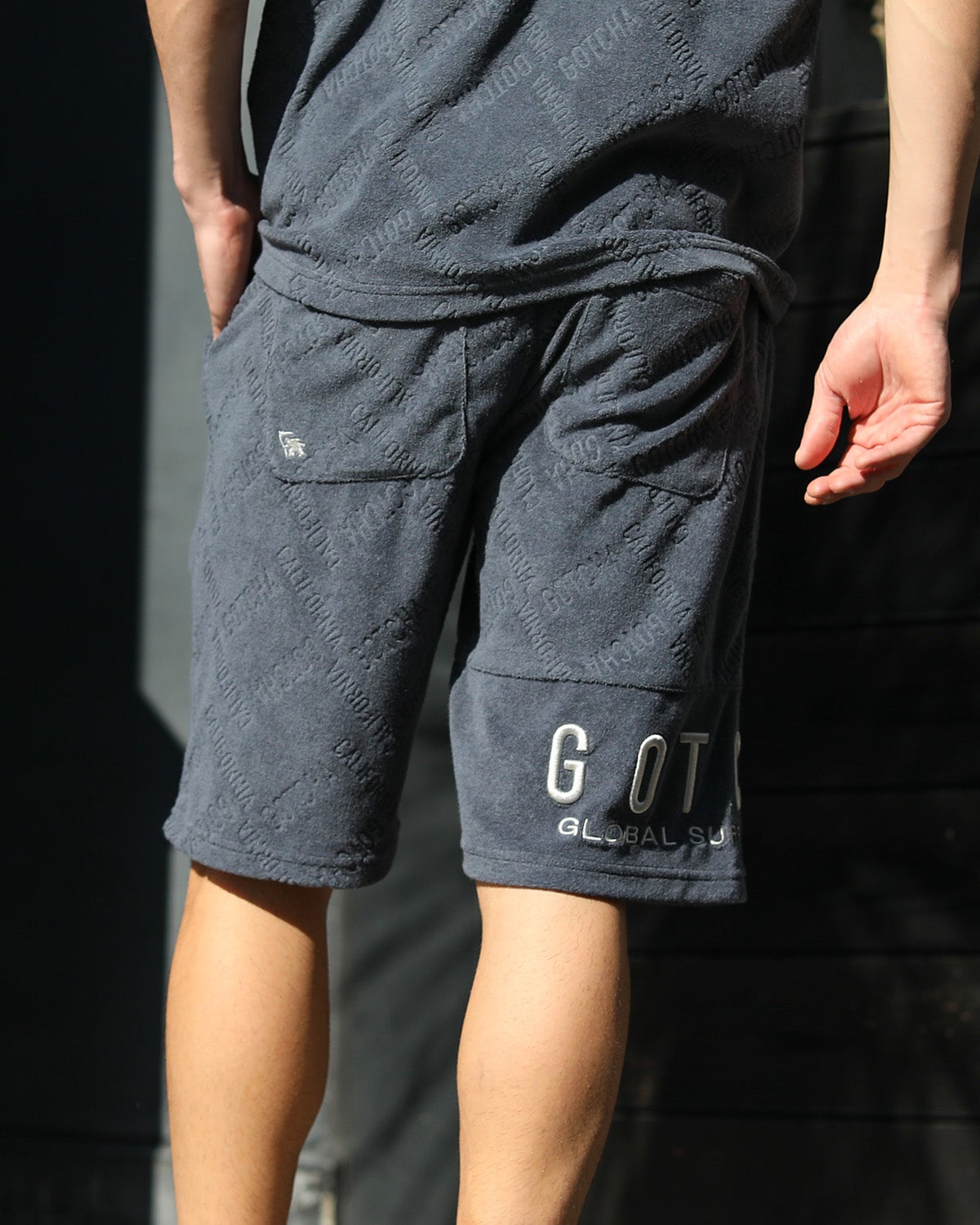 チャコール：180cm/70kg(Lサイズ着用)