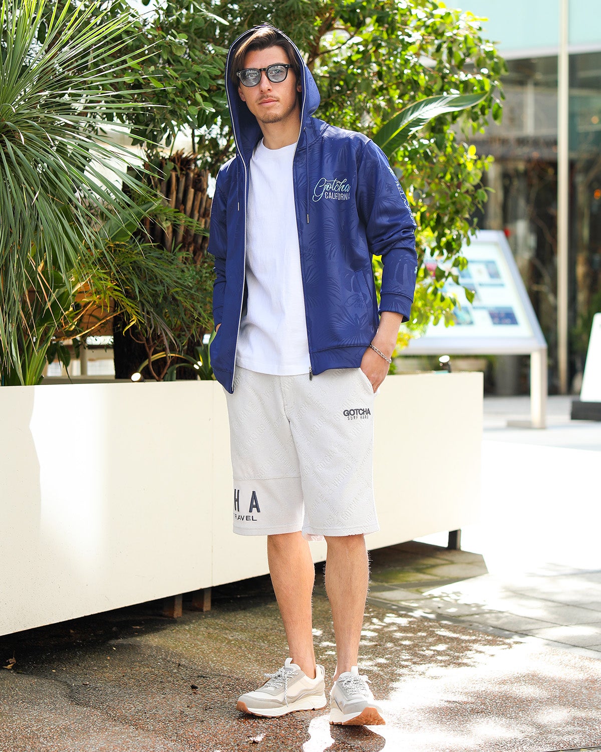 ライトグレー：180cm/70kg(Lサイズ着用)