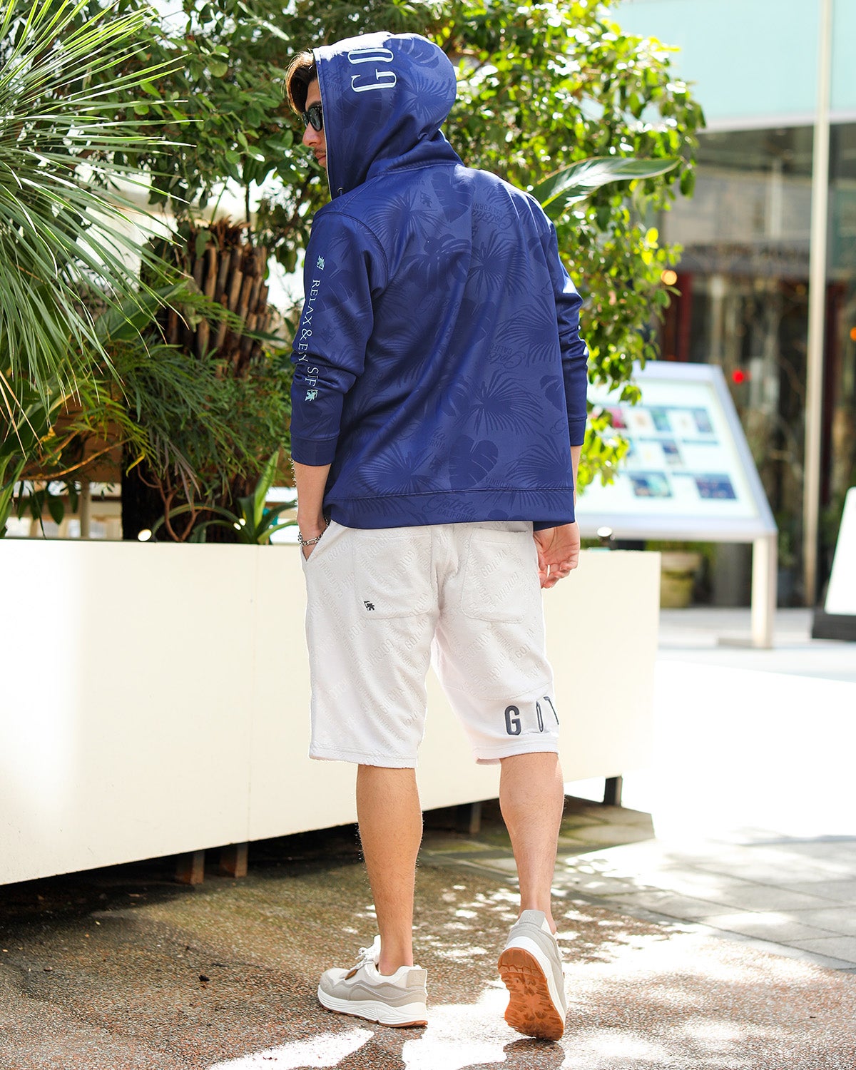 ライトグレー：180cm/70kg(Lサイズ着用)