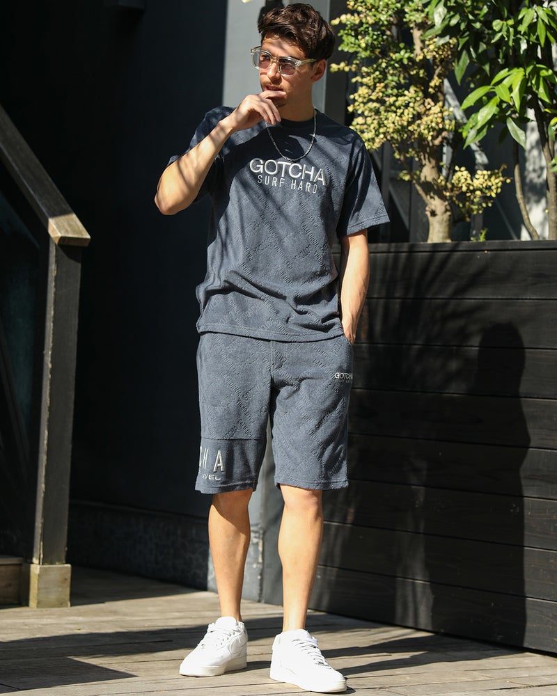 チャコール：180cm/70kg(Lサイズ着用)